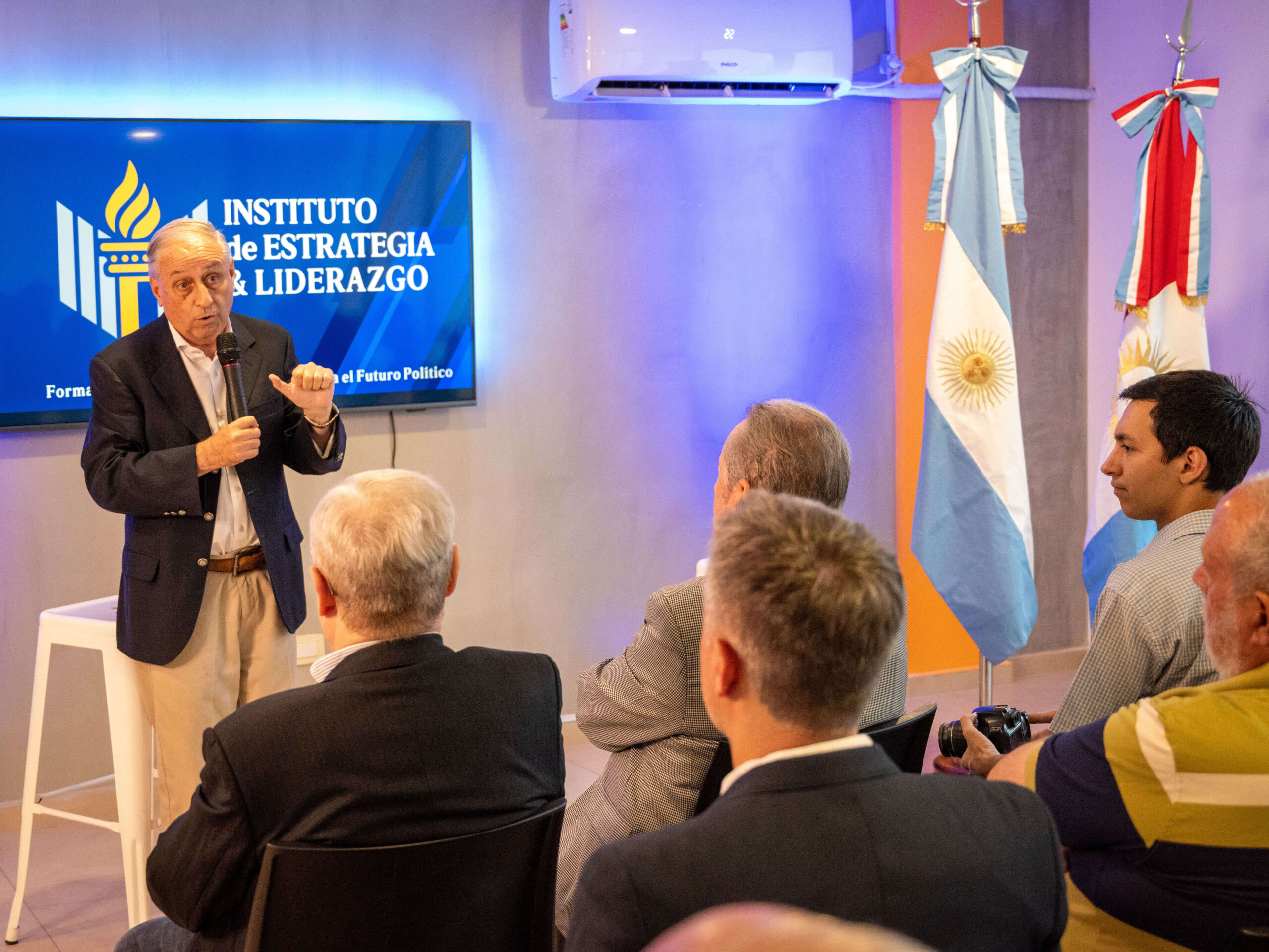 Instituto de Estrategia y liderazgo politico
